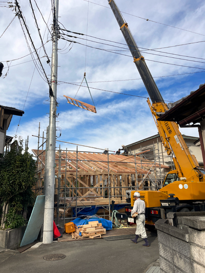 けらば横垂木と棟上げ　静岡県東部工務店「住宅舎」