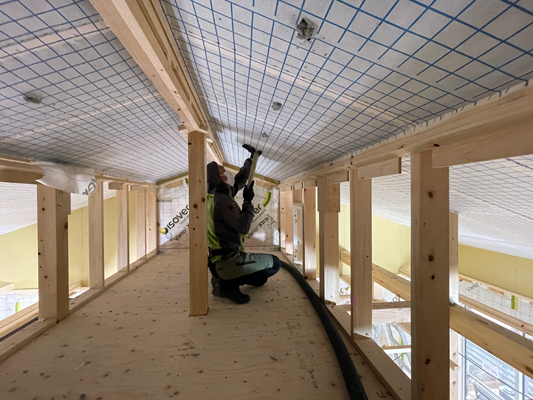 ブローイング工法で屋根断熱　静岡県東部工務店「住宅舎」