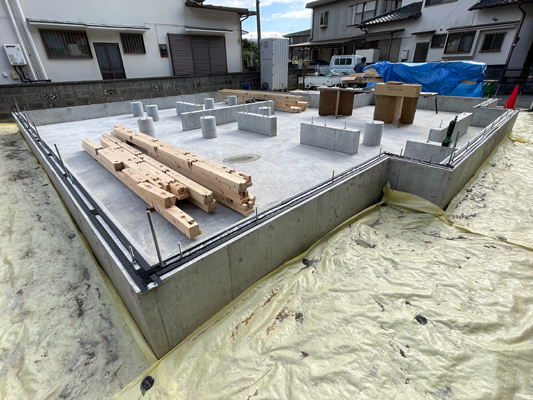 桧の無垢土台材と気密パッキン　静岡県東部工務店「住宅舎」