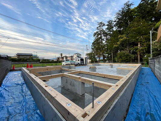 静岡県東部工務店の土台敷と気密スペーサー