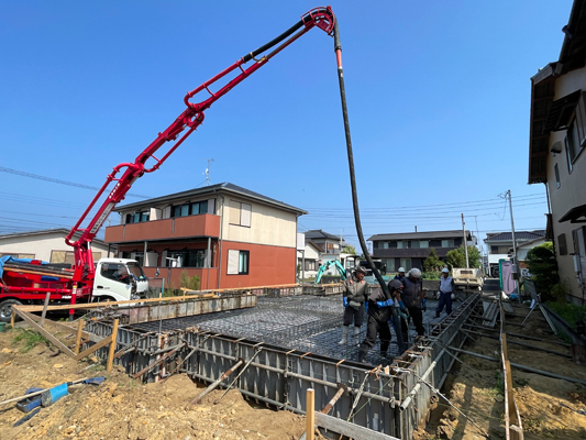 コンクリート打設と湿潤養生　静岡県東部工務店「住宅舎」