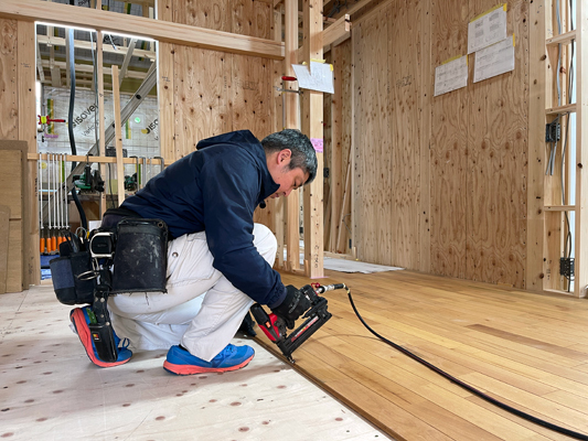 北欧家具に合う無垢床材　静岡県東部工務店「住宅舎」